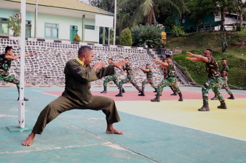 Melestarikan Budaya Sekaligus Asah Skill Tempur, Personil Kodim 1803/Fakfak Latih Pencak Silat Militer – Detiktoday.com