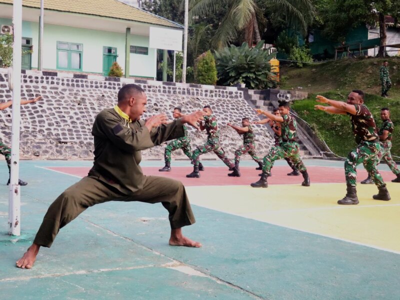 Melestarikan Budaya Sekaligus Asah Skill Tempur, Personil Kodim 1803/Fakfak Latih Pencak Silat Militer – Detiktoday.com