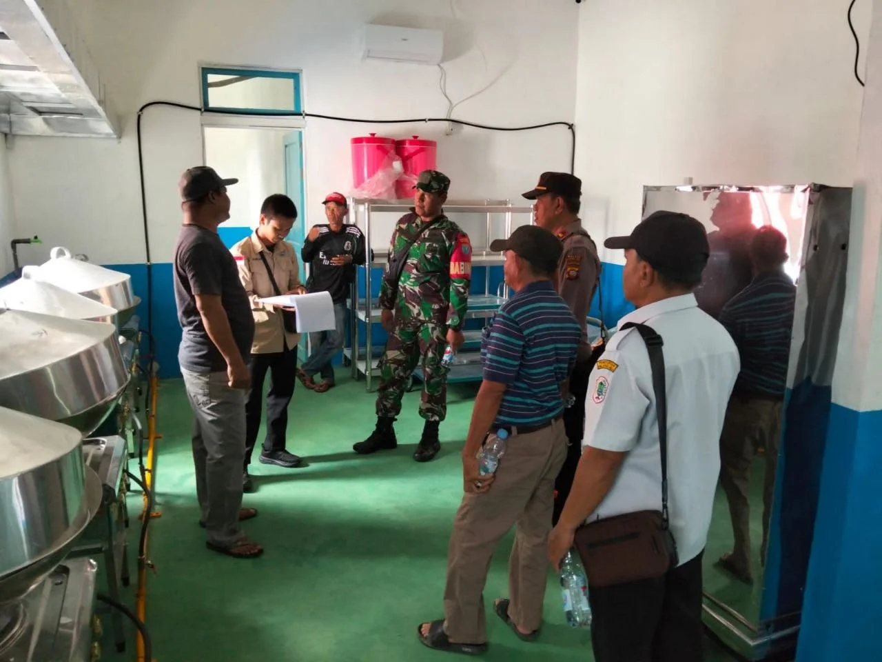 Pastikan Gizi Anak Terpenuhi! Babinsa dan Forkopimcam Bunut Hilir Survei Lokasi Dapur MBG di Desa Empangau – Detiktoday.com