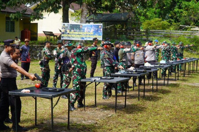 Rangkaian Hari Bhayangkara ke-80, Polres Kapuas Hulu Latihan Menembak Bersama Forkopimda – Detiktoday.com