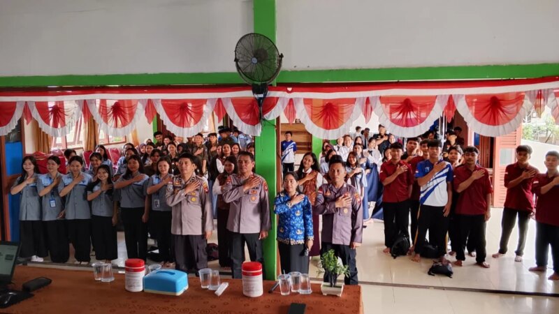 Polisi Edukasi Pelajar SMKN 2 Putussibau Target Generasi Sadar Hukum Menuju Indonesia Emas 2045 – Detiktoday.com