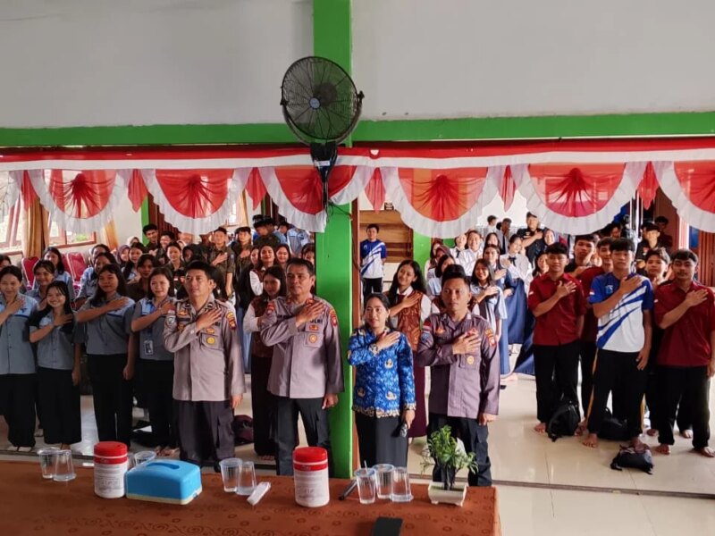 Polisi Edukasi Pelajar SMKN 2 Putussibau Target Generasi Sadar Hukum Menuju Indonesia Emas 2045 – Detiktoday.com
