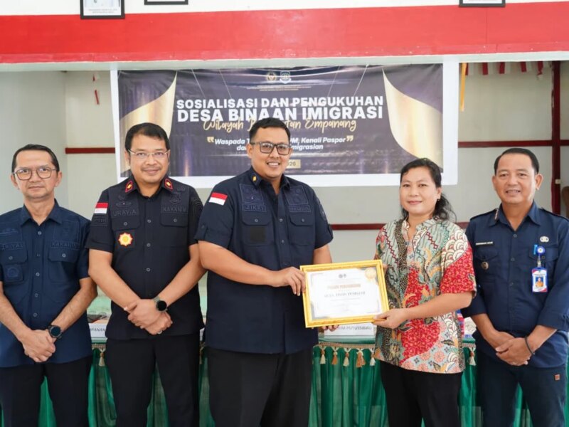 Cegah TPPO dari Hulu, Imigrasi Putussibau Kukuhkan 6 Desa Binaan dan Pelayanan PAPAKELING di Empanang – Detiktoday.com