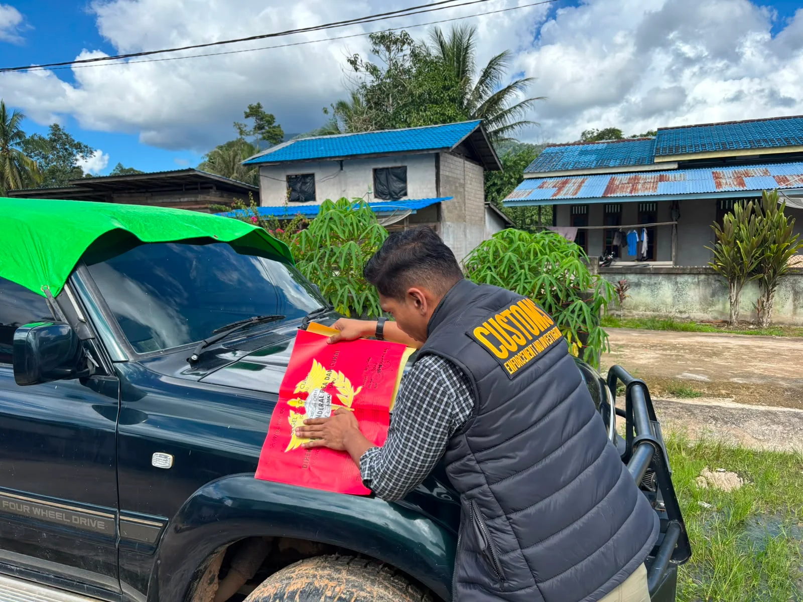 Gagalkan Penyelundupan Land Cruiser, Tim Gabungan Rapikan Jalur Tikus Perbatasan RI-Malaysia di Kapuas Hulu – Detiktoday.com