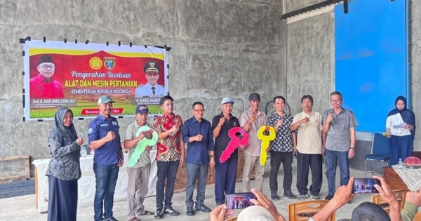 Agus Ambo Djiwa Kembali Tunjukkan Komitmennya Bantu Alsintan Untuk Kelompok Tani di Wonomulyo