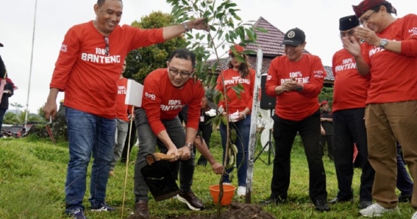 Banteng Jatim Tanam Ribuan Pohon di Kawasan Bukit Perkemahan Glagaharum