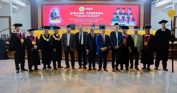 Gagas Pemerataan Tenaga Medis, Wakil Ketua Komisi VIII DPR RI Abidin Fikri Raih Gelar Doktor Cumlaude