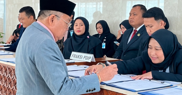Hadir Paripurna Ke 21, Cornelis Kawal Agenda Strategis Pemerintah