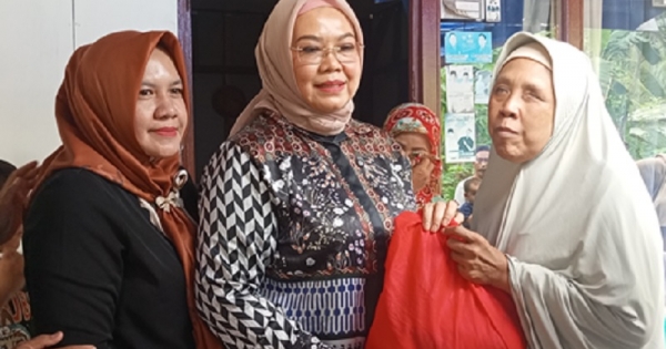 Ida Nurlaela Datangi Langsung Disabilitas Netra, Ma Ukay, Bentuk Perhatian Konkret Kepada Warga di Dapil