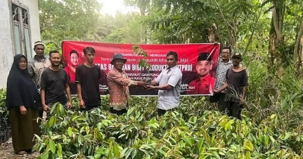 Jamaluddin Idham Salurkan 7.500 Bibit Produktif ke Sejumlah Kelompok Tani Hutan di Nagan Raya dan Aceh Barat