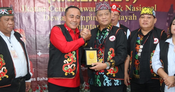Krisantus Kurniawan Ajak Cendekiawan Dayak Jadi Nakhoda Pembangunan di Kalbar