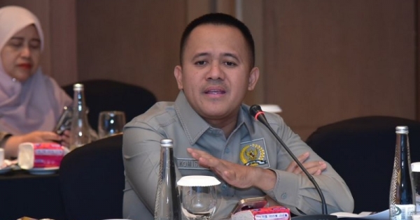 Mufti Anam Desak Pemerintah Evaluasi Harga BBM, Harga Minyak Dunia Turun Empat Persen