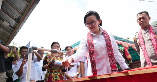 Resmikan SMPN 5 Air Besar, Bupati Karolin Sentil Guru P3K yang Malas Setelah Diangkat
