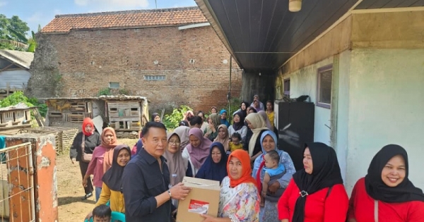 TB Hasanuddin Serap Aspirasi dan Salurkan Bantuan Sembako di Dapil Sumedang