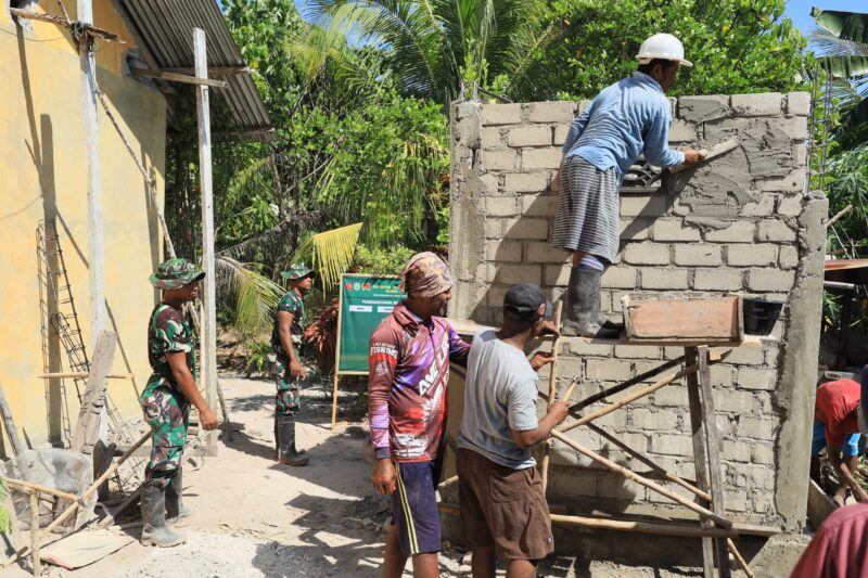 Panas Menyengat, Semangat Tak Padam, Satgas TMMD dan Warga Kebut Pembangunan MCK