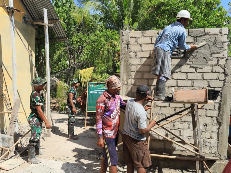 Panas Menyengat, Semangat Tak Padam, Satgas TMMD dan Warga Kebut Pembangunan MCK