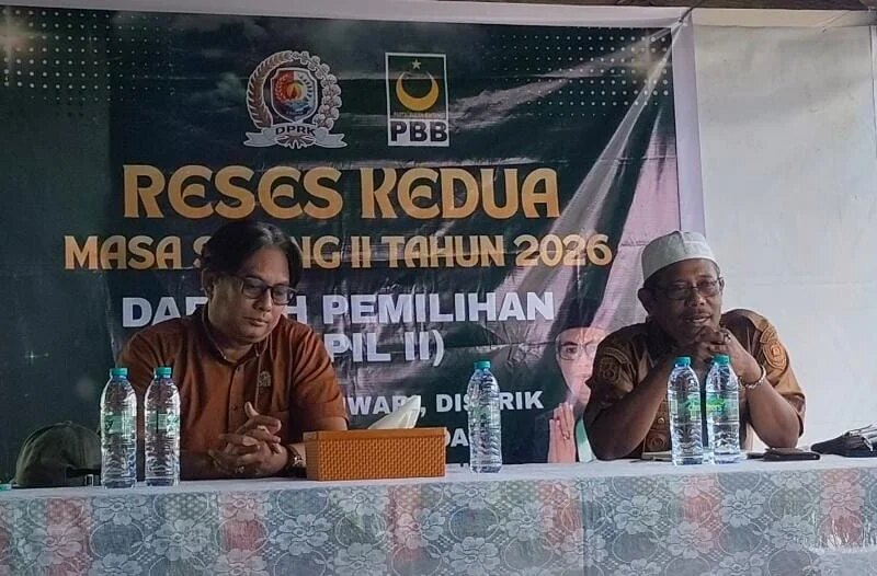 Beri Apresiasi, Kepala Distrik Pariwari Berbalas Pantun di Reses Wakil Ketua DPRK Abdul Rahman – Detiktoday.com