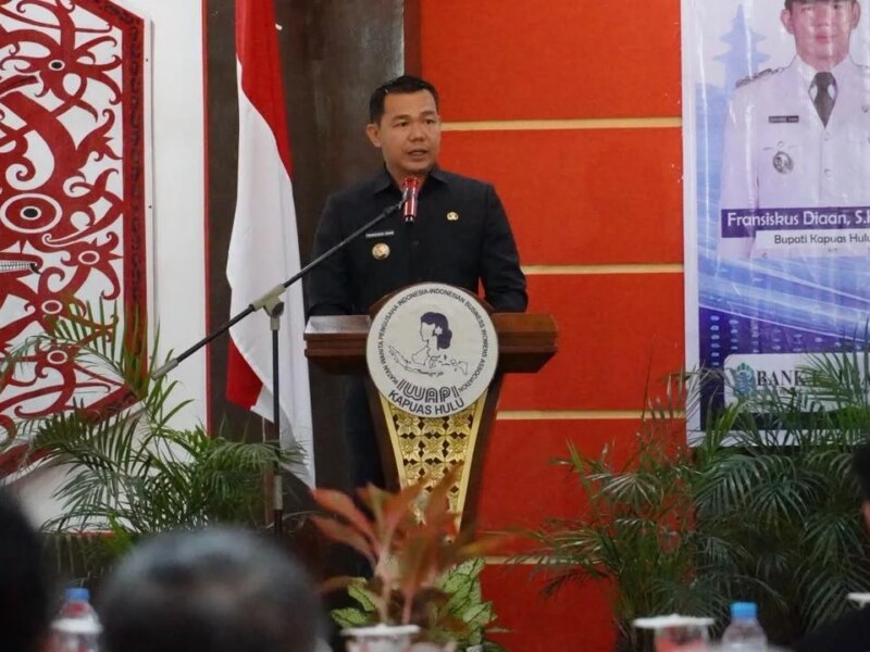 Kuatkan UMKM Perempuan, Bupati Fransiskus Diaan Kukuhkan Pengurus DPC IWAPI Kapuas Hulu 2026 – 2031 – Detiktoday.com
