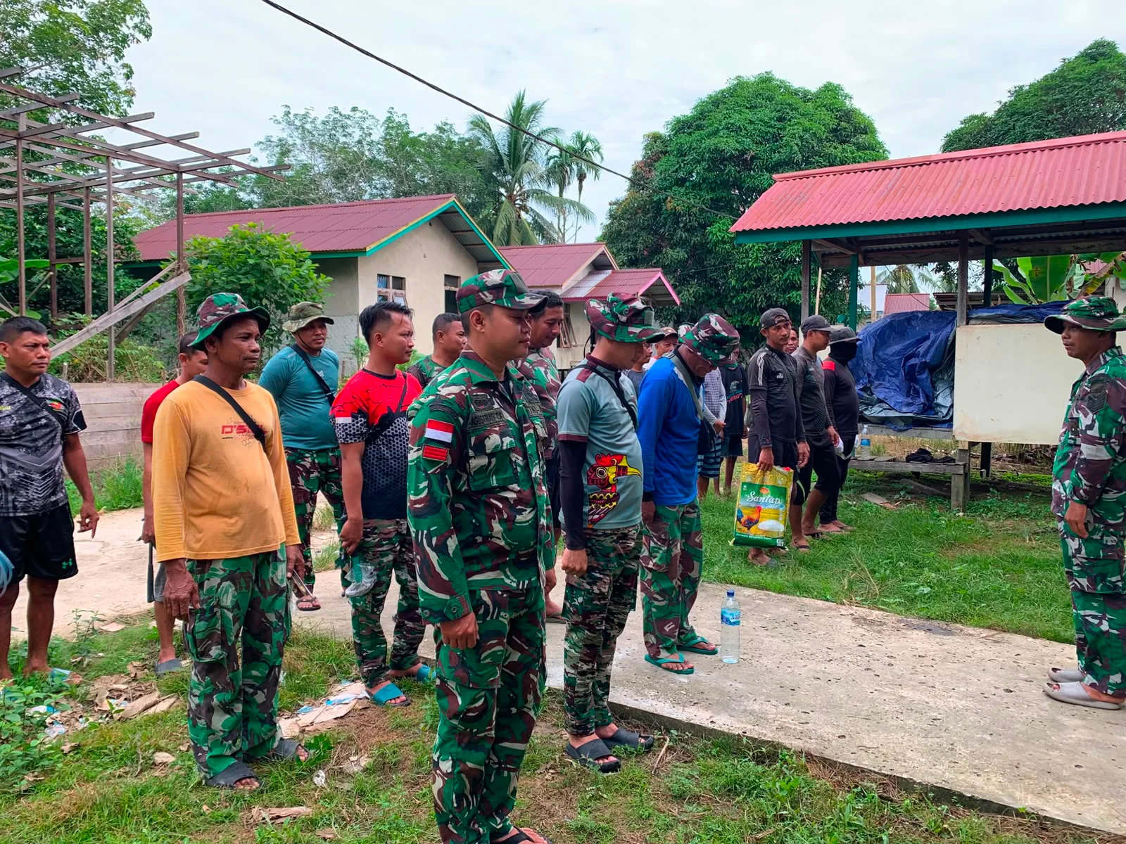 Bangun Fisik, Kuatkan Hati di Perbatasan Kapuas Hulu  – Detiktoday.com