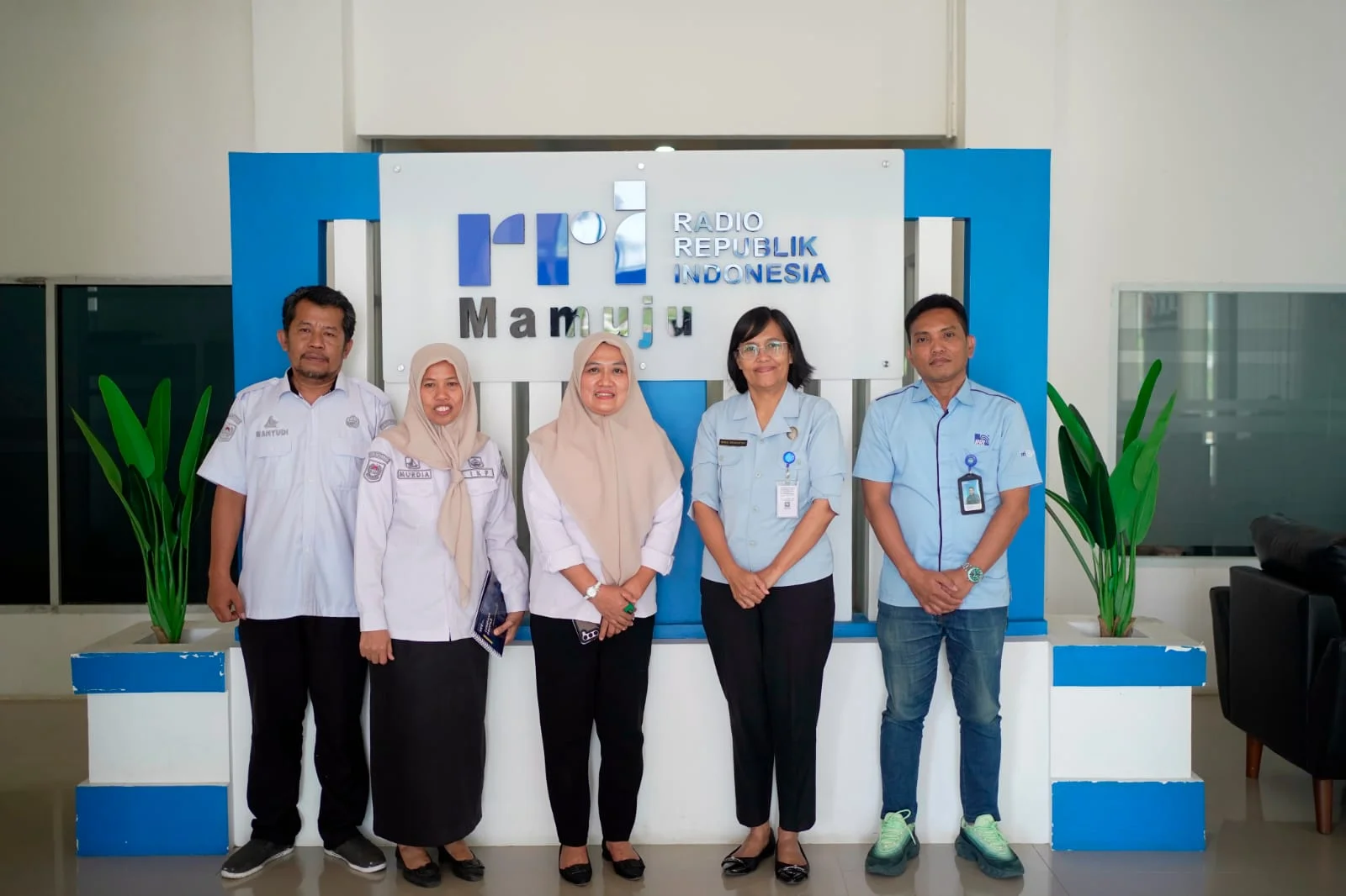 Sambangi RRI Mamuju, Pemprov Sulbar Bangun Sinergi Perkuat Konten Berbahasa Lokal – Detiktoday.com