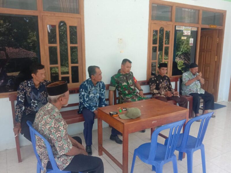 Komsos, Langkah Strategis Babinsa Jalin Kedekatan Dengan Warga