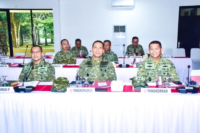 KAS KORMAR IKUTI UJI NASKAH III DAN PENGESAHAN DOKTRIN TNI "PERISAI TRISULA NUSANTARA" DI KODIKLAT TNI