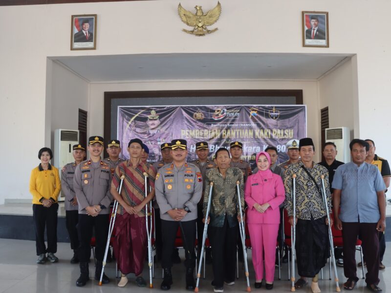 Kapolres Demak Serahkan Empat Kaki Palsu kepada Penyandang Disabilitas pada Hari Bhayangkara Ke-80