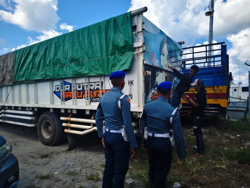 TNI AL PERKETAT PENGAWASAN, PENGIRIMAN KAYU ILEGAL BERHASIL DIGAGALKAN