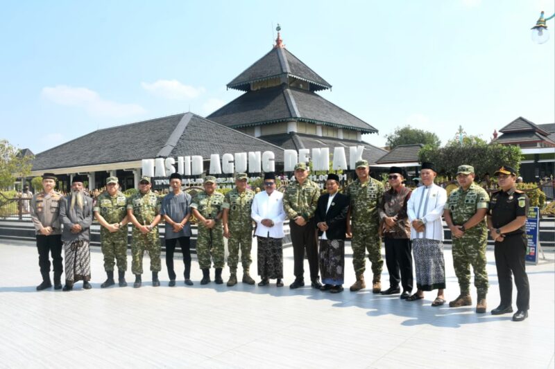 Kunjungi Prajurit Muda Yonif TP 937/Satria Kalijaga, Menhan RI: Jaga Jati Diri dan Manunggal dengan Rakyat