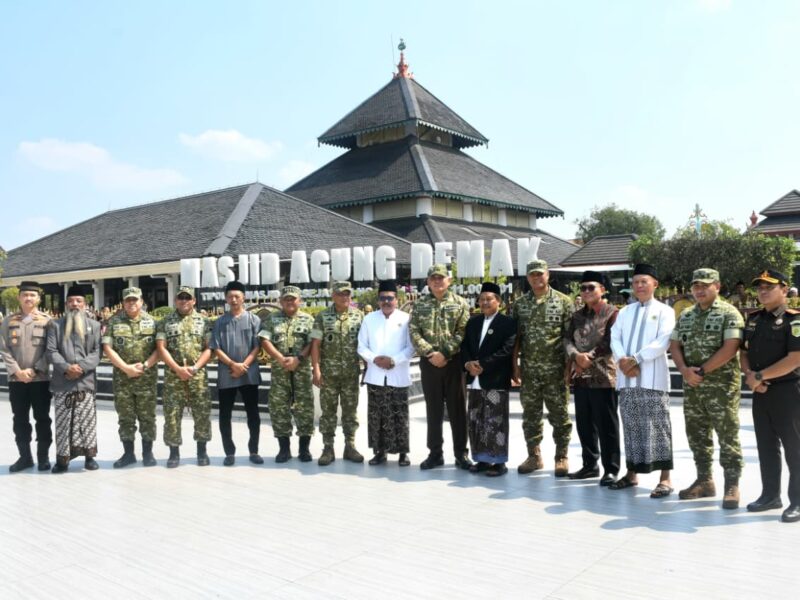 Kunjungi Prajurit Muda Yonif TP 937/Satria Kalijaga, Menhan RI: Jaga Jati Diri dan Manunggal dengan Rakyat