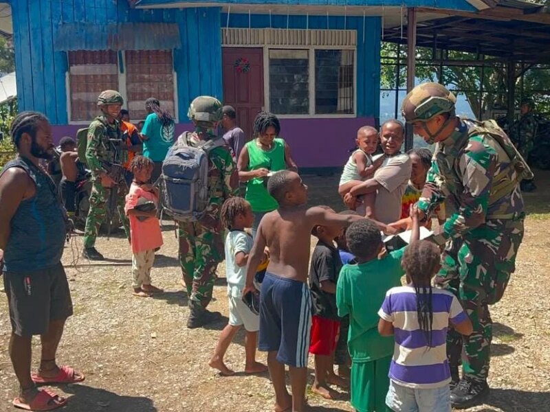 TNI Dekat Dengan Rakyat, Satgas 645/GTY Anjangsan ke Warga Distrik Napua – Detiktoday.com
