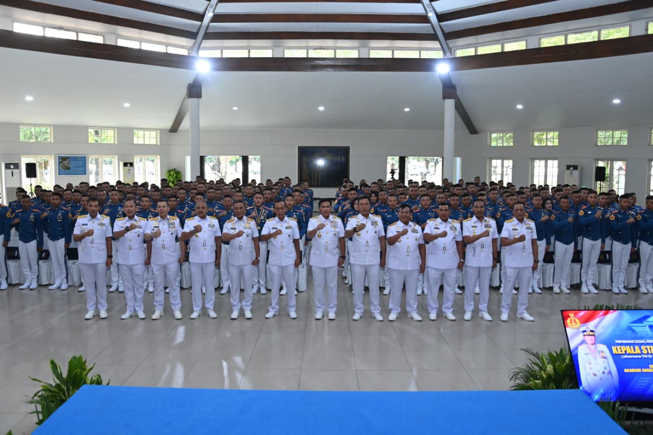 KASAL SERAHKAN IJAZAH DAN BEKALI CAPAJA AAL, TEGUHKAN KARAKTER PEMIMPIN JALASENA MASA DEPAN