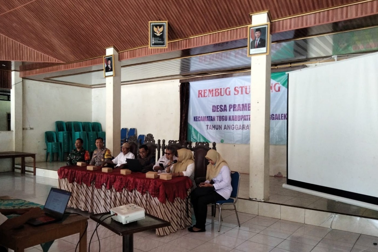 TNI-Polri Dukung Percepatan Penurunan Stunting Melalui Rembuk Desa di Prambon