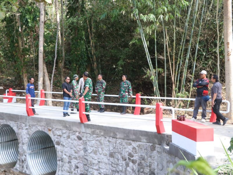 Dandim Tulungagung Tinjau Progres Jembatan Garuda di Rejosari, Optimistis Segera Difungsikan untuk Masyarakat