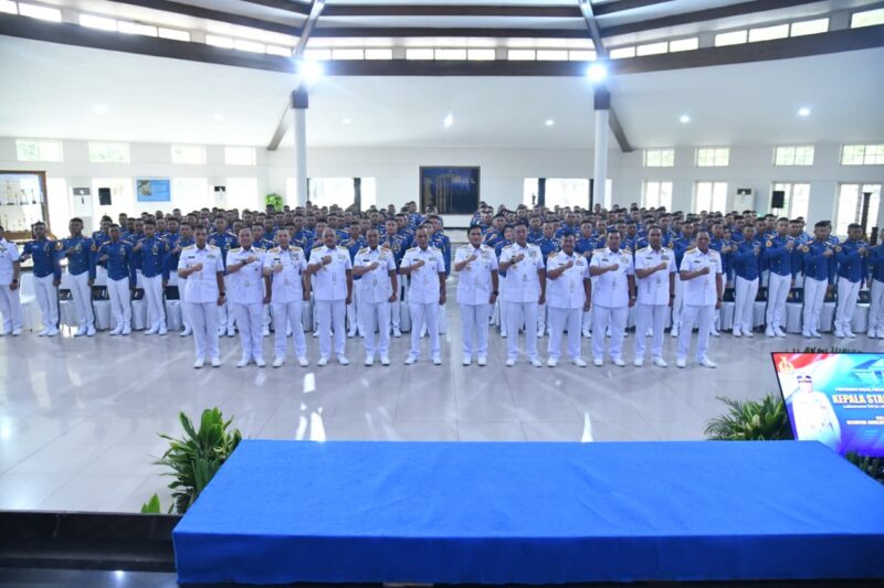 PANGKORMAR HADIRI PENYERAHAN IJAZAH, PENGANUGERAHAN PRESTASI TARUNA, DAN PEMBEKALAN KASAL KEPADA CALON PERWIRA REMAJA AAL