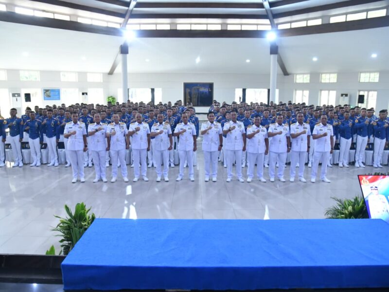 PANGKORMAR HADIRI PENYERAHAN IJAZAH, PENGANUGERAHAN PRESTASI TARUNA, DAN PEMBEKALAN KASAL KEPADA CALON PERWIRA REMAJA AAL
