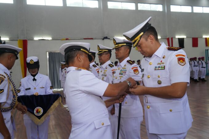 Putra Nias Resmi Pegang Tongkat Komando, Laksda TNI Sarimpunan Tanjung Pimpin Sertijab Danlanal Nias