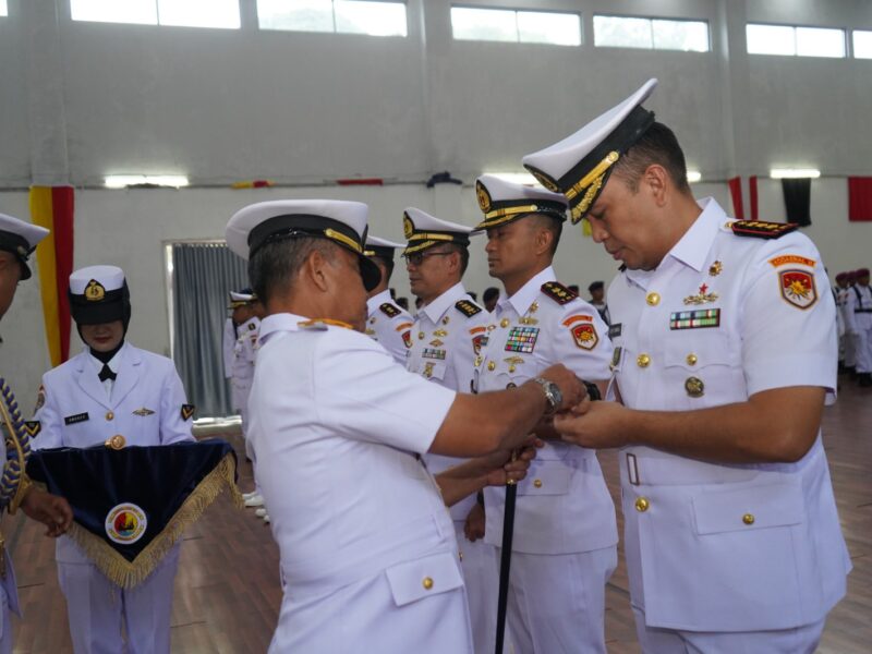 Putra Nias Resmi Pegang Tongkat Komando, Laksda TNI Sarimpunan Tanjung Pimpin Sertijab Danlanal Nias