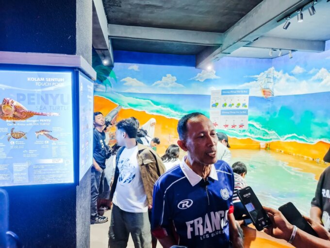 Demam Sepak Bola, Akuarium Indonesia Pangandaran Hadirkan Atraksi Juggling Bawah Air – Detiktoday.com