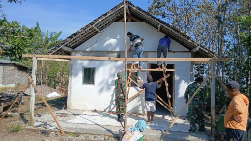 Koptu Slamet Dampingi Pengerjaan Rutilahu, Semangat Gotong-Royong Percepat Rumah Layak Huni Warga