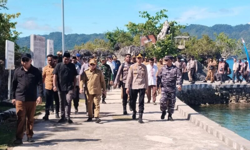 Kapolres Fakfak Perintahkan 42 Personel Amankan Doa Syukuran Proyek Strategis Nasional Tangguh UCC Arguni – Detiktoday.com