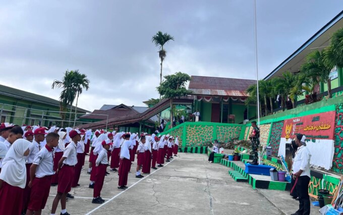 Komsos di Sekolah, Babinsa Koramil 1803-01/Fakfak Motivasi 192 Siswa Baru MTSN Fakfak – Detiktoday.com