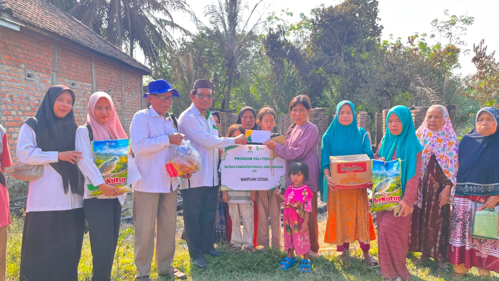 Kami Wakili Bupati Sampaikan Duka dan Bantuan untuk Warga Benuang – Detiktoday.com