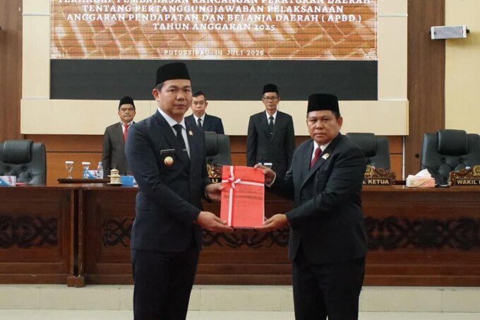 Bupati Kapuas Hulu Serahkan Raperda Pertanggungjawaban APBD 2025 ke DPRD – Detiktoday.com