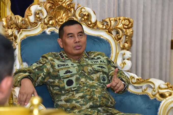 PANGKORMAR TERIMA LAPORAN KORPS KENAIKAN PANGKAT EMPAT PERWIRA TINGGI KORPS MARINIR TNI ANGKATAN LAUT