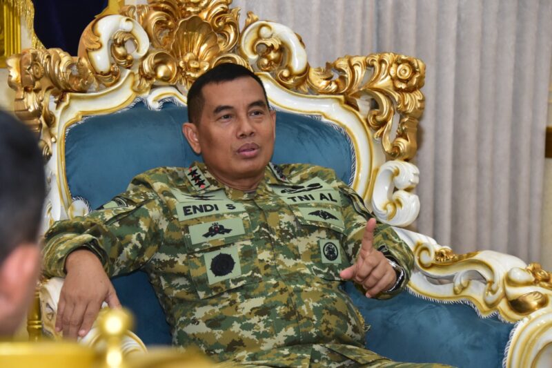 PANGKORMAR TERIMA LAPORAN KORPS KENAIKAN PANGKAT EMPAT PERWIRA TINGGI KORPS MARINIR TNI ANGKATAN LAUT