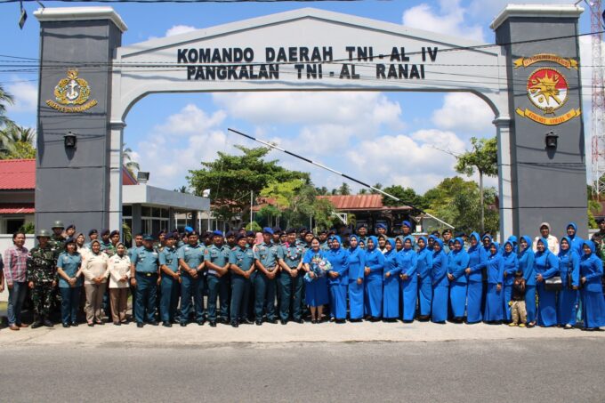 Lanal Ranai Lepas Danlanal Ranai dan Ketua Jalasenastri Dengan Suasana Haru dan Bangga