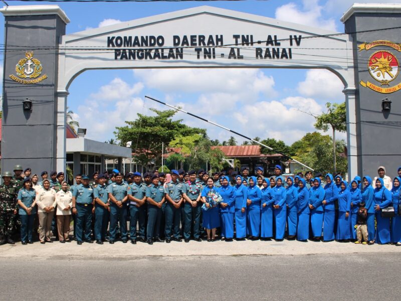Lanal Ranai Lepas Danlanal Ranai dan Ketua Jalasenastri Dengan Suasana Haru dan Bangga