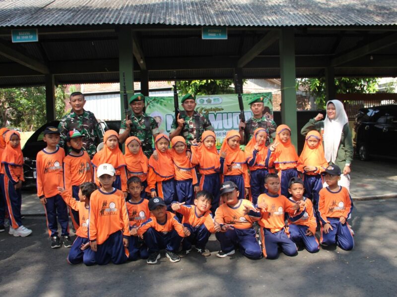 Kodim 0806/Trenggalek Hadirkan Outing Class Edukatif, Kenalkan Dunia Militer kepada Siswa MI Fastabiqul Khoirot
