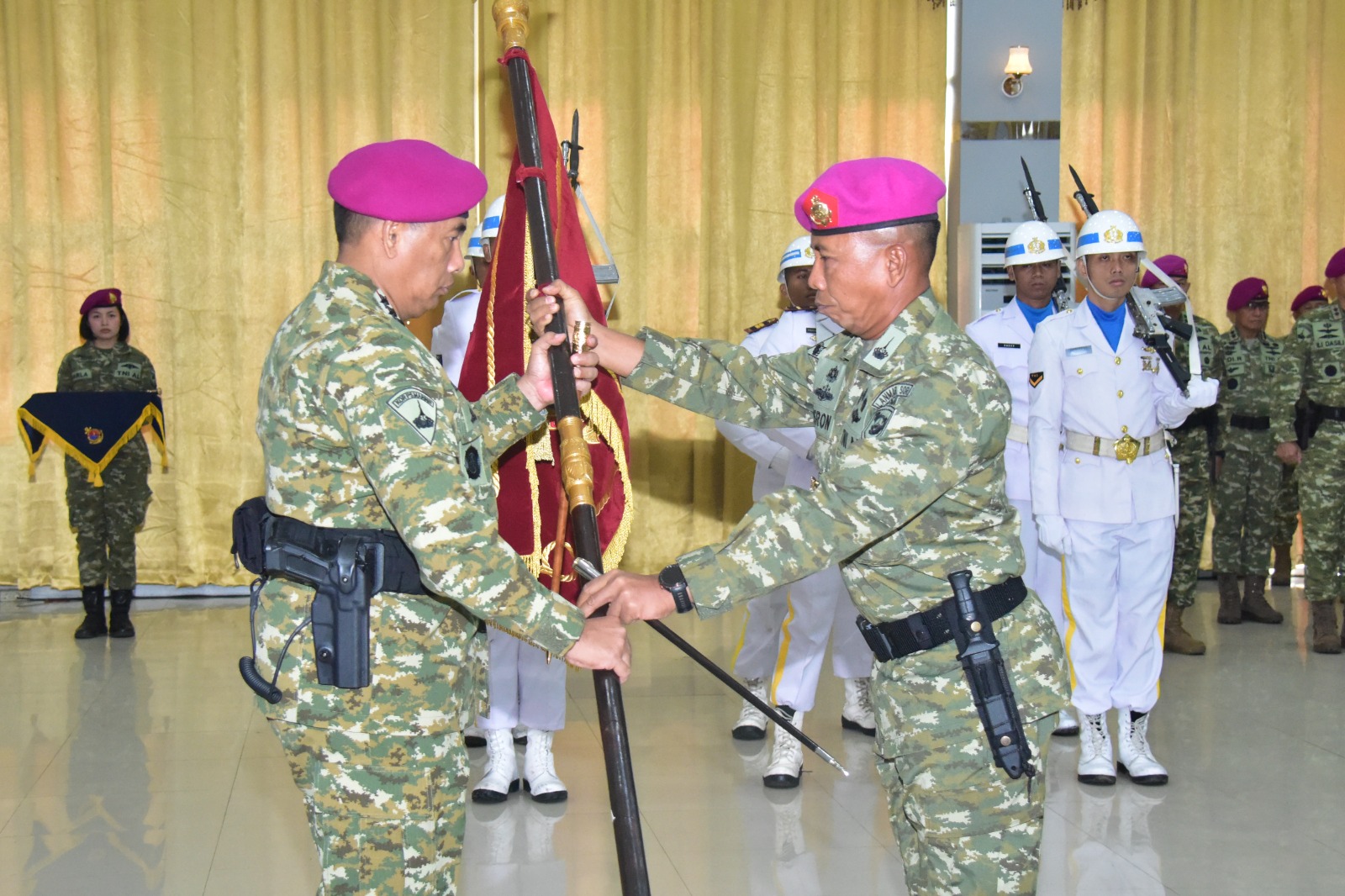PANGKORMAR PIMPIN SERTIJAB DANLANMAR SORONG, PERKUAT KESIAPAN MARINIR DI KAWASAN TIMUR INDONESIA